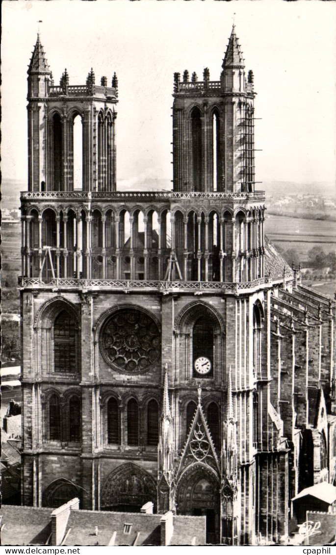 CPA Mantes la jolie La cathedrale