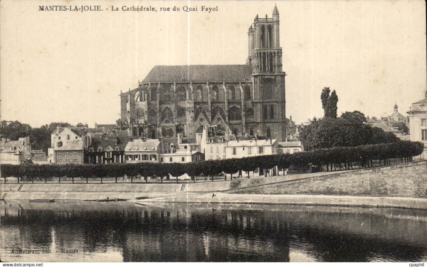 CPA Mantes La Jolie La rue du Quai Fayol