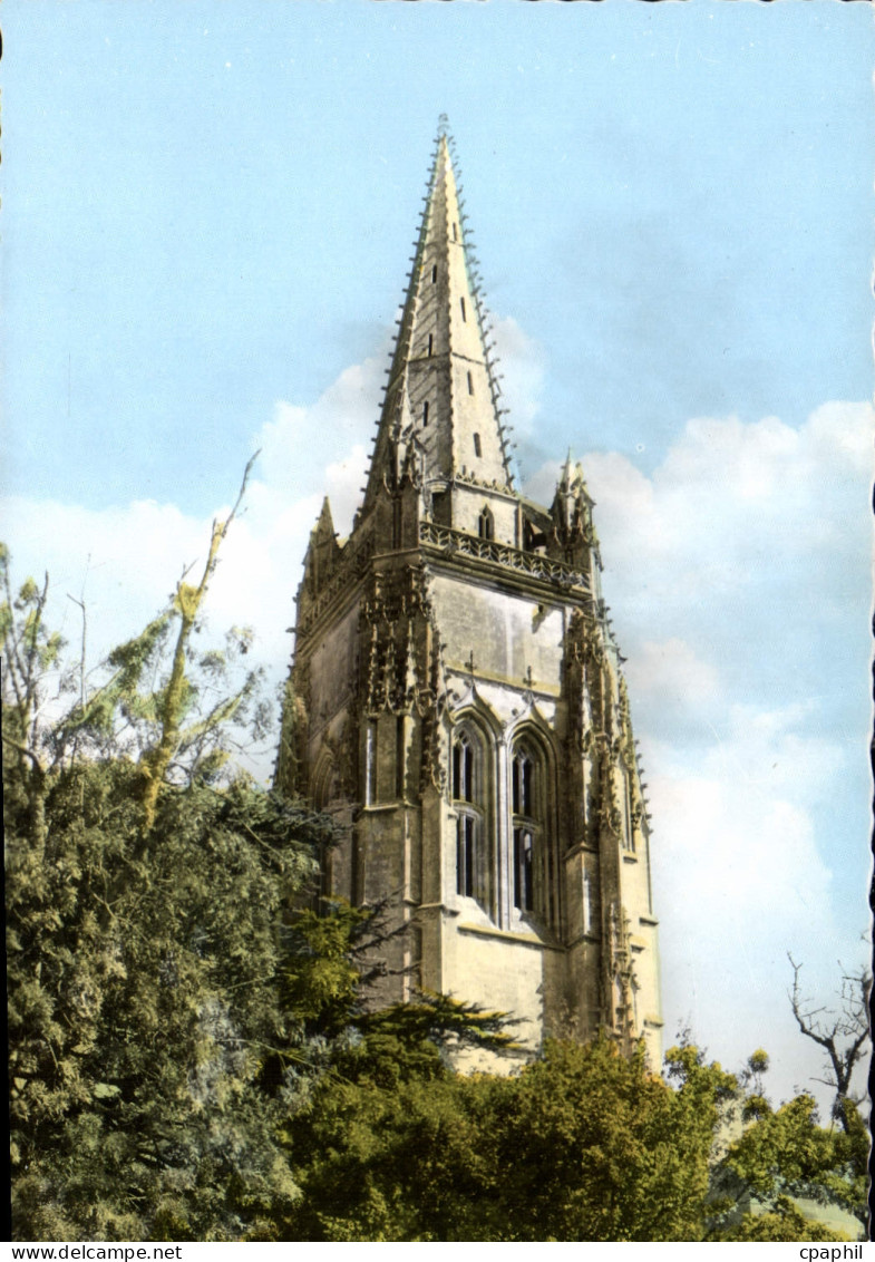 CPA Marennes Le Clocher de l'Eglise