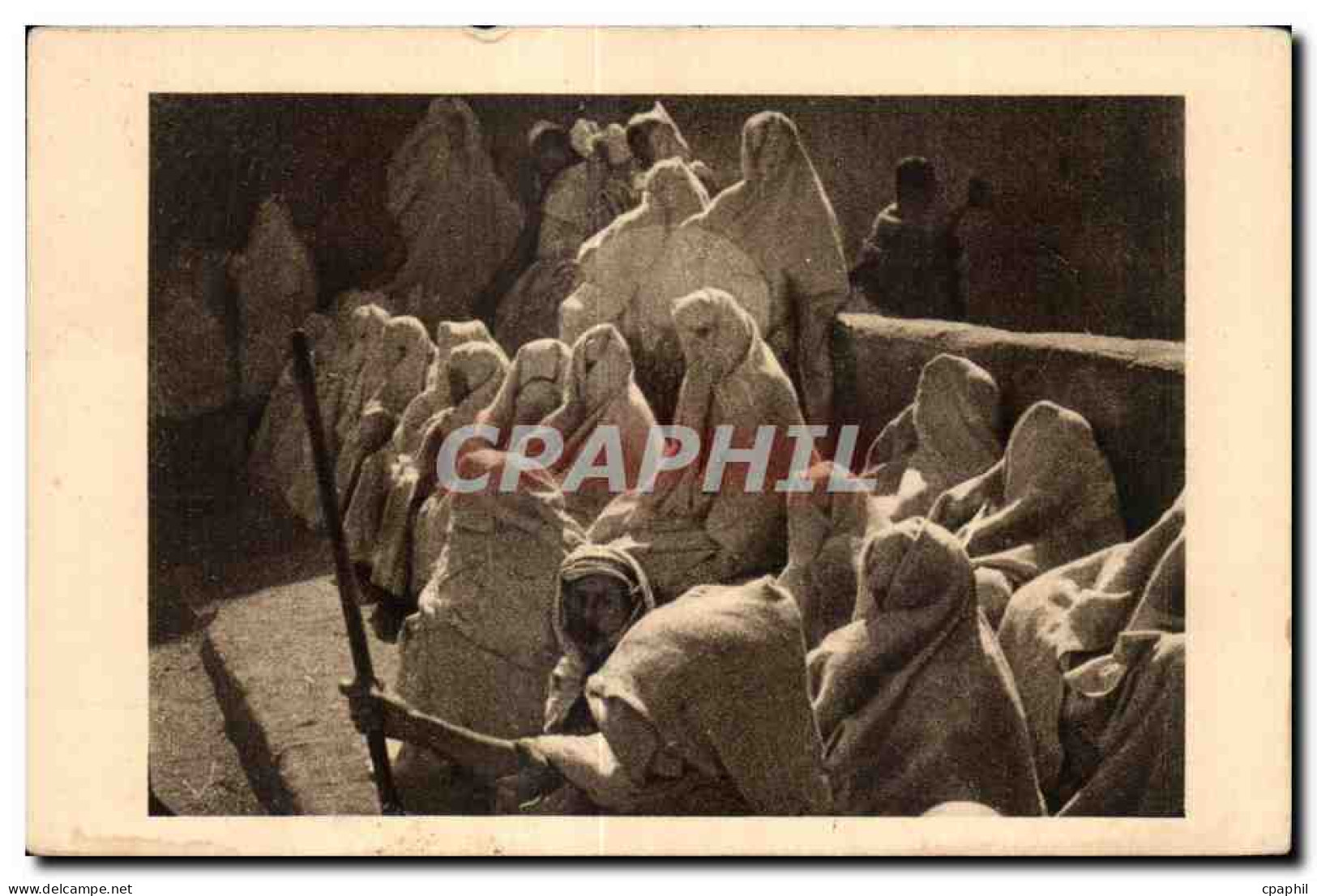 CPA Maroc Maroc Femmes devant la Mosquee