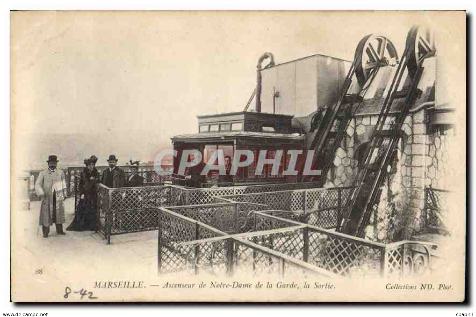 CPA Marseille Ascenseur de Notre Dame de la Garde la Sortie