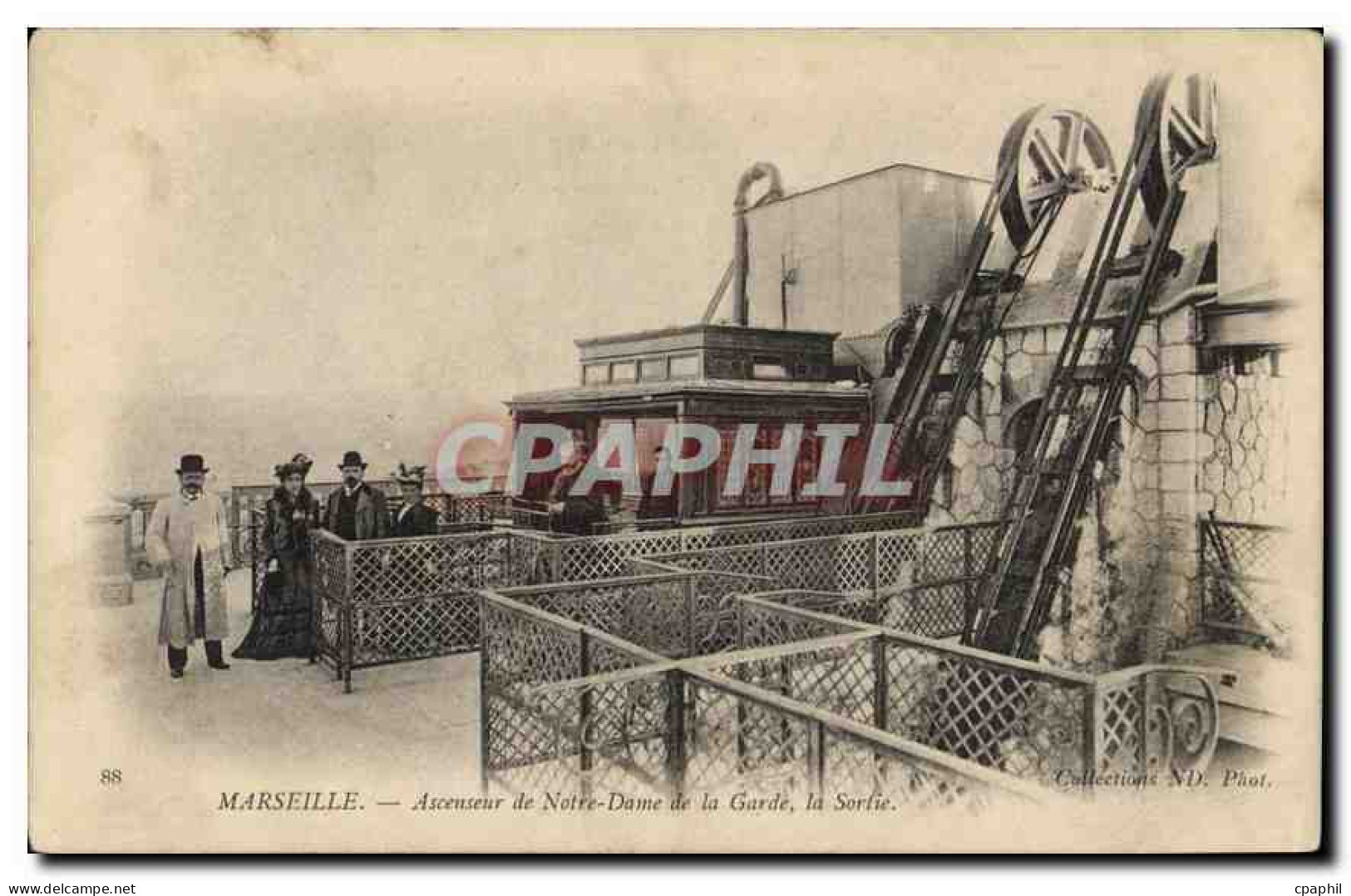 CPA Marseille Ascenseur de Notre Dame de la Garde la Sortie
