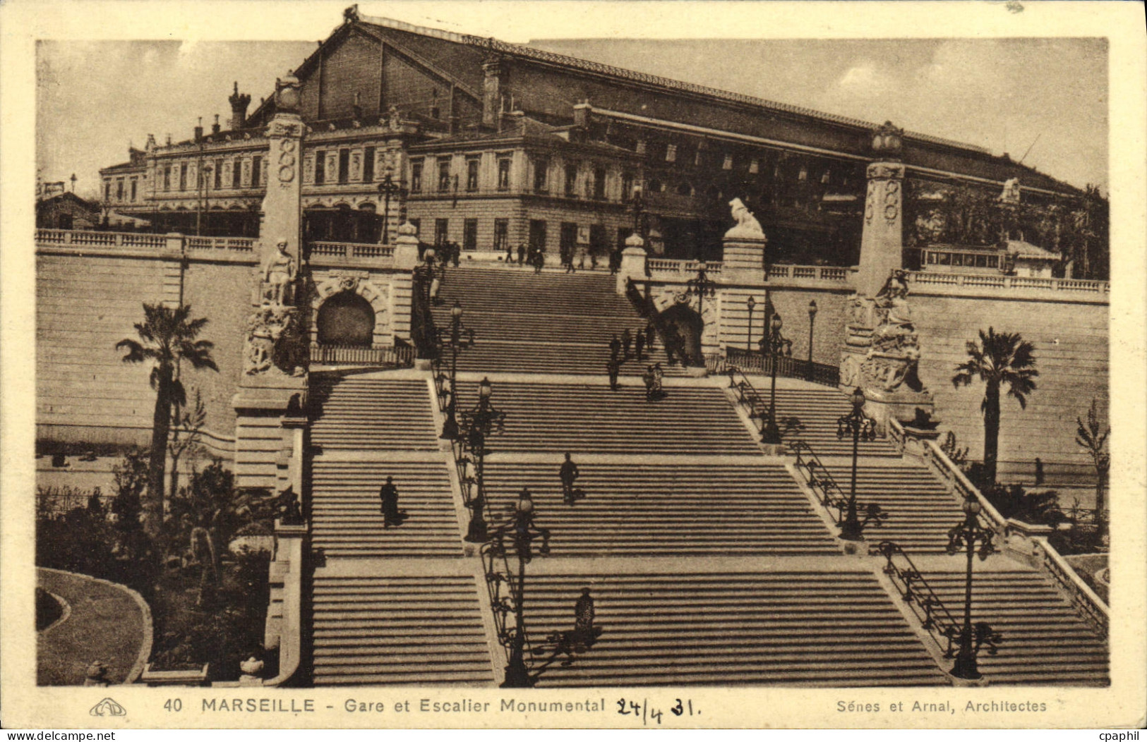 CPA Marseille Gare Et Escalier Monumental