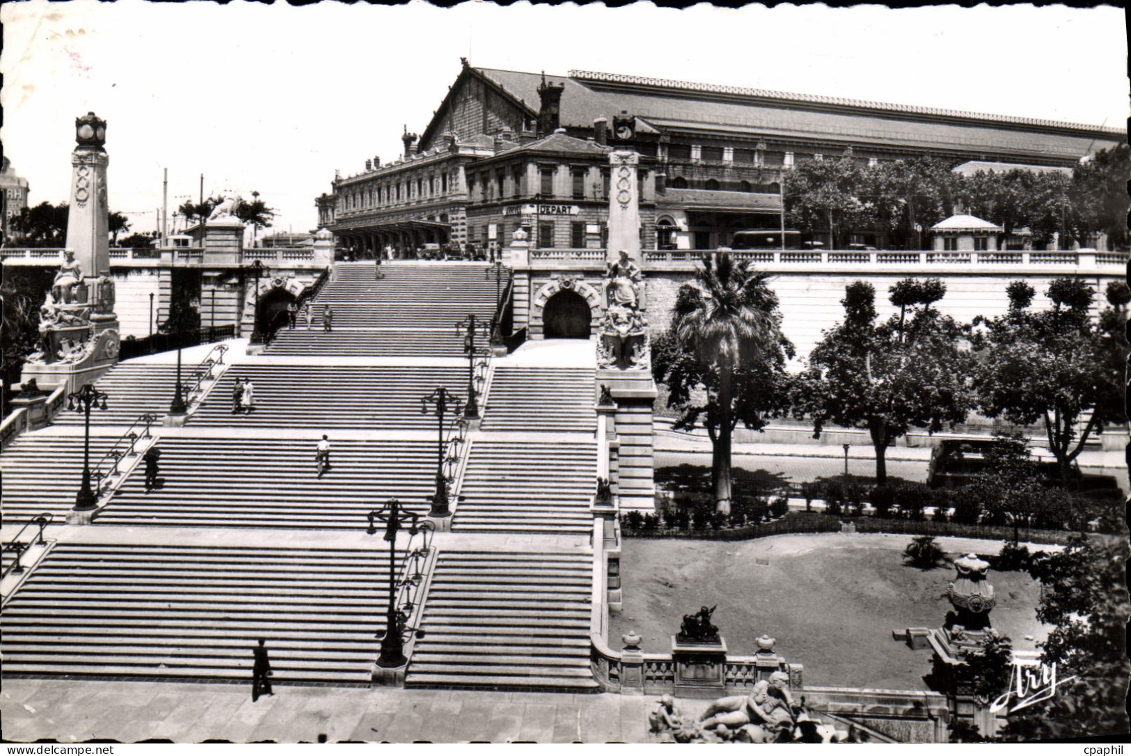 CPA Marseille Gare Et Escalier Monumental