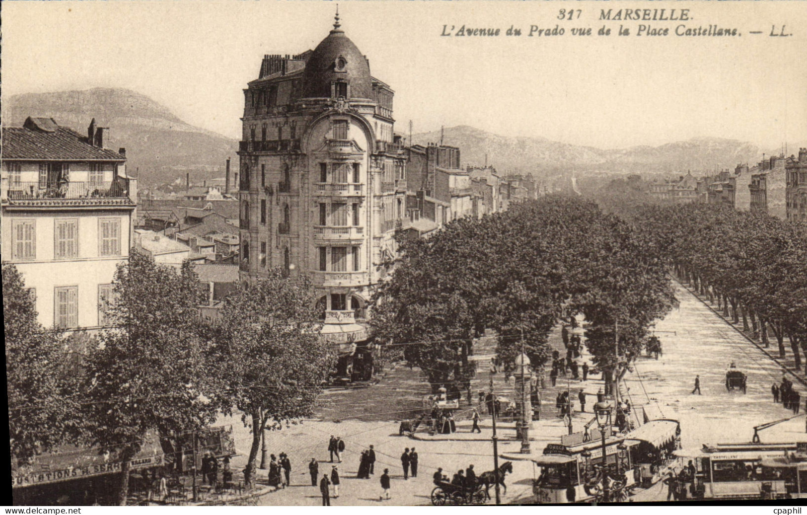 CPA Marseille L'Avenue du Prado vu de la Place Castellane