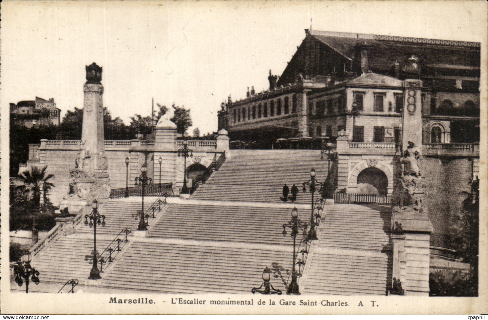 CPA Marseille L'Escalier Monumental de la Gare Saint Charles