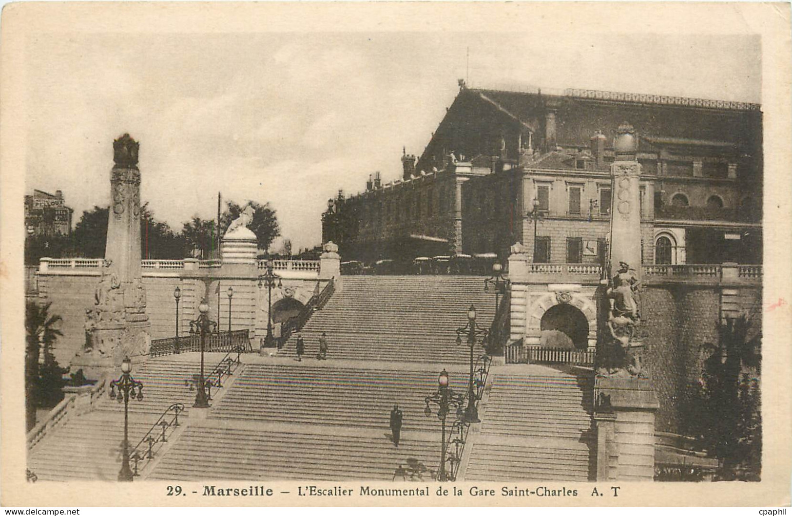CPA Marseille L'Escalier Monumental de la Gare Saint Charles