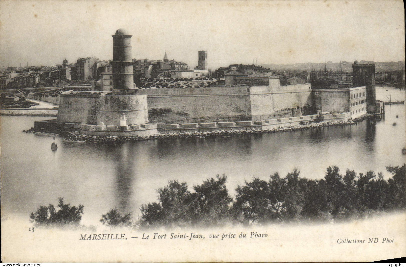 CPA Marseille Le Fort Saint Jean vue prise du Pharo