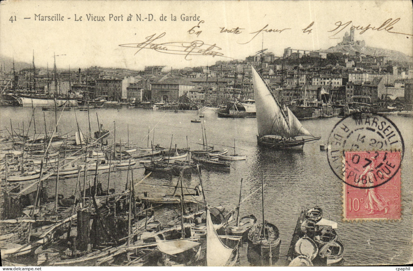 CPA Marseille Le Vieux Port N D de la Garde Bateaux