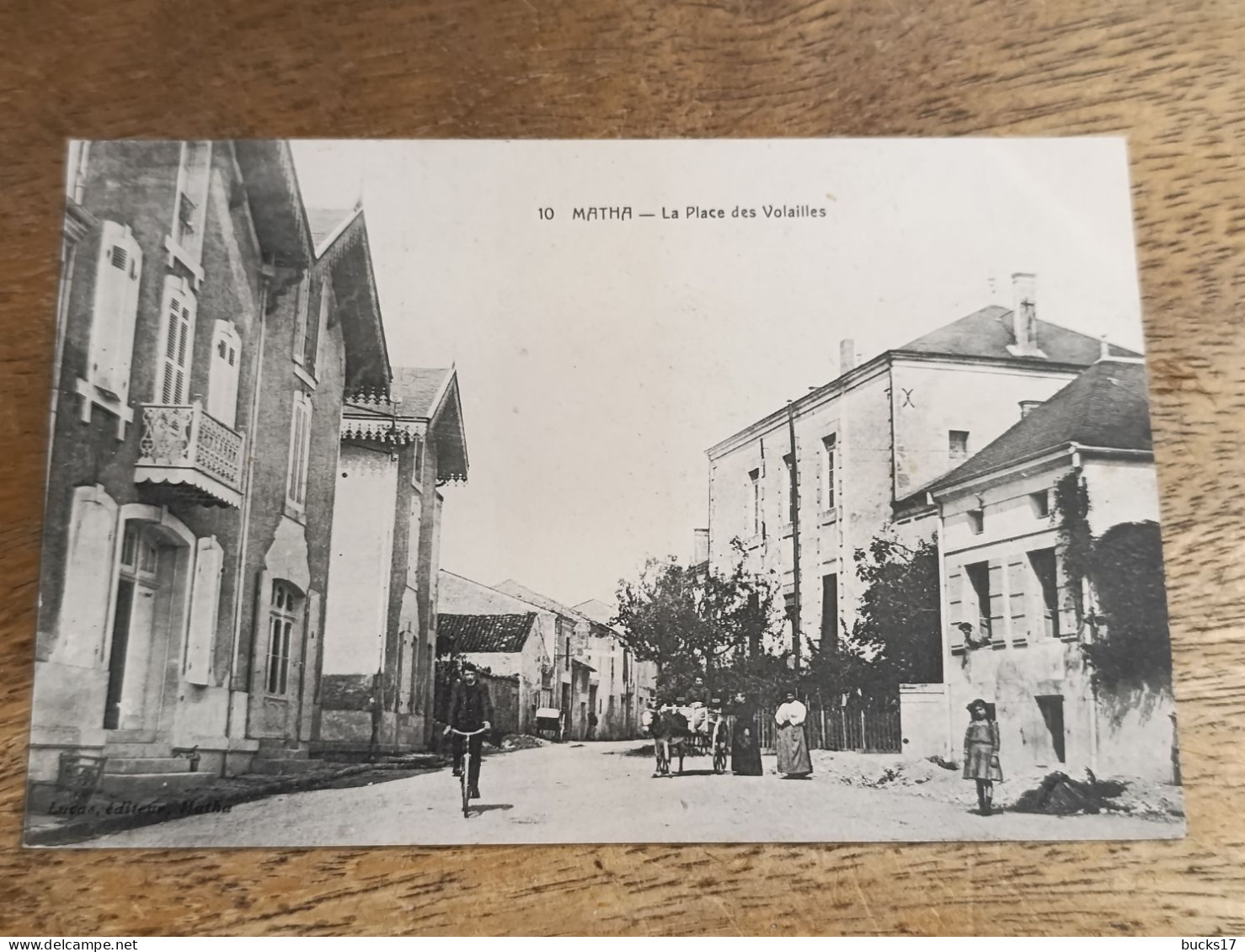 CPA Matha 17 - la place des volailles