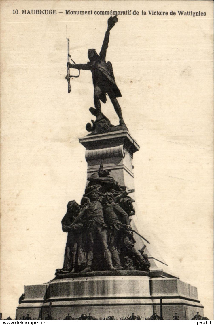 CPA Maubeuge Monument Commemoratif de Victoire de Wattignies Militaria