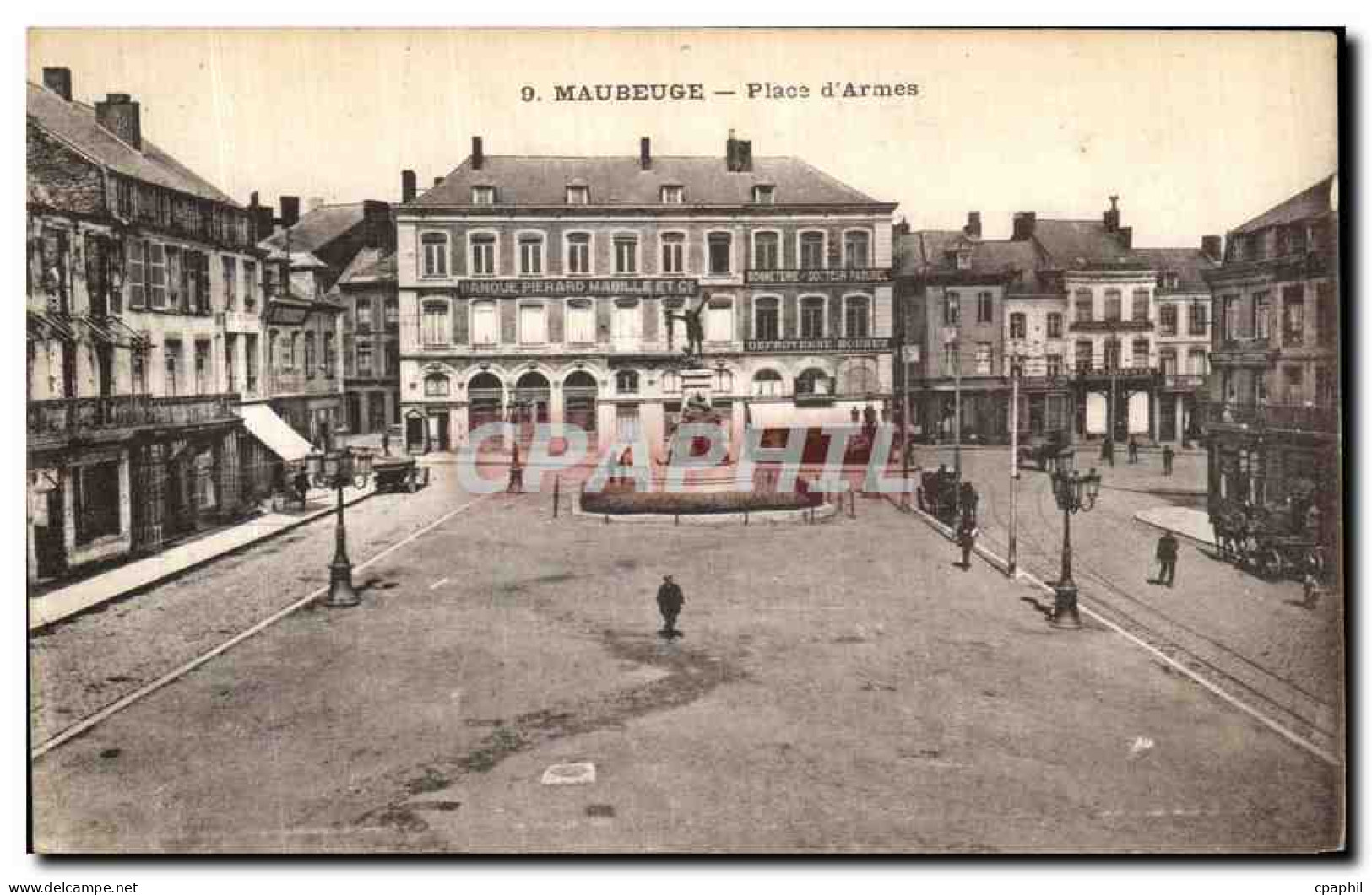 CPA Maubeuge Place d Armes Banque Pierard MAbille