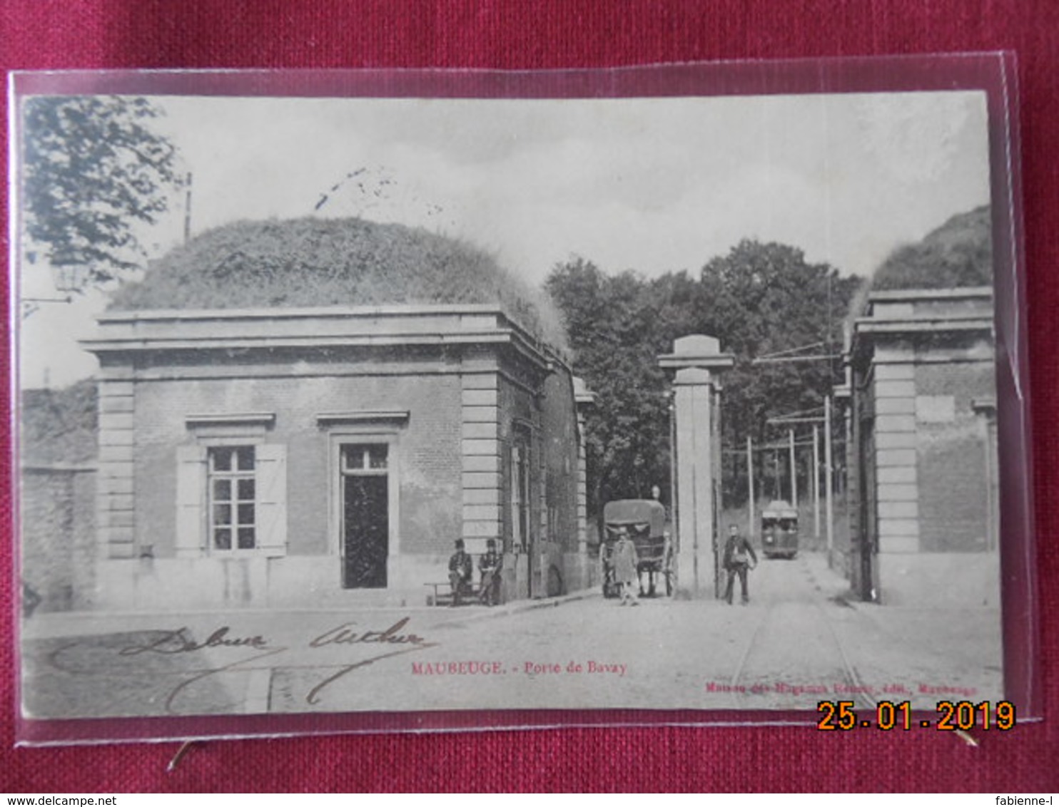 CPA - Maubeuge - Porte de Bavay