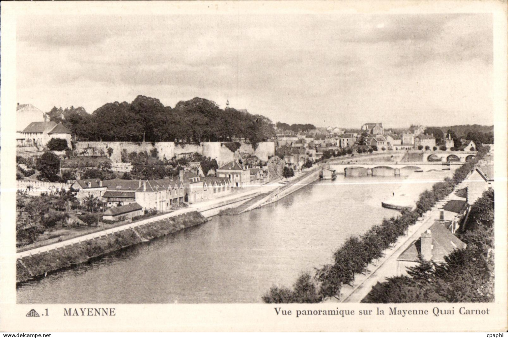 CPA Mayenne vue panoramique sur la mayenne quai carnot