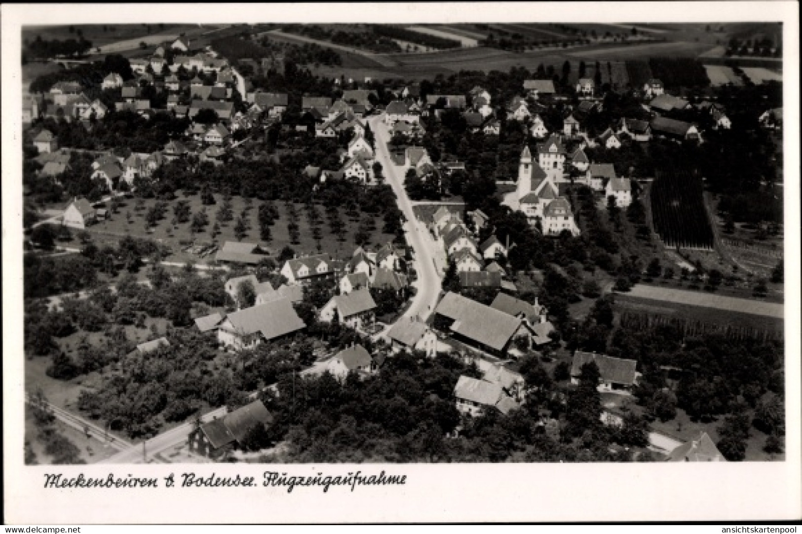 CPA Meckenbeuren in Oberschwaben Württemberg, Gesamtansicht, Fliegeraufnahme