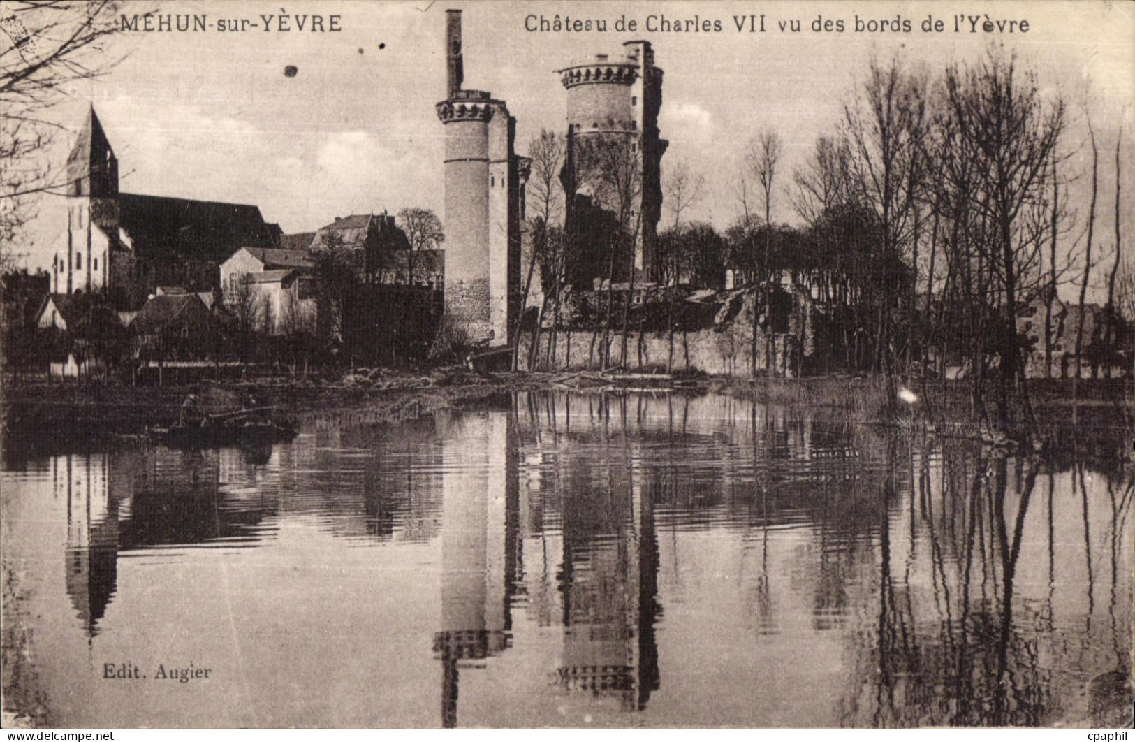 CPA Mehun sur Yevre Chateau de Charles VII vu des bords de I Yevre