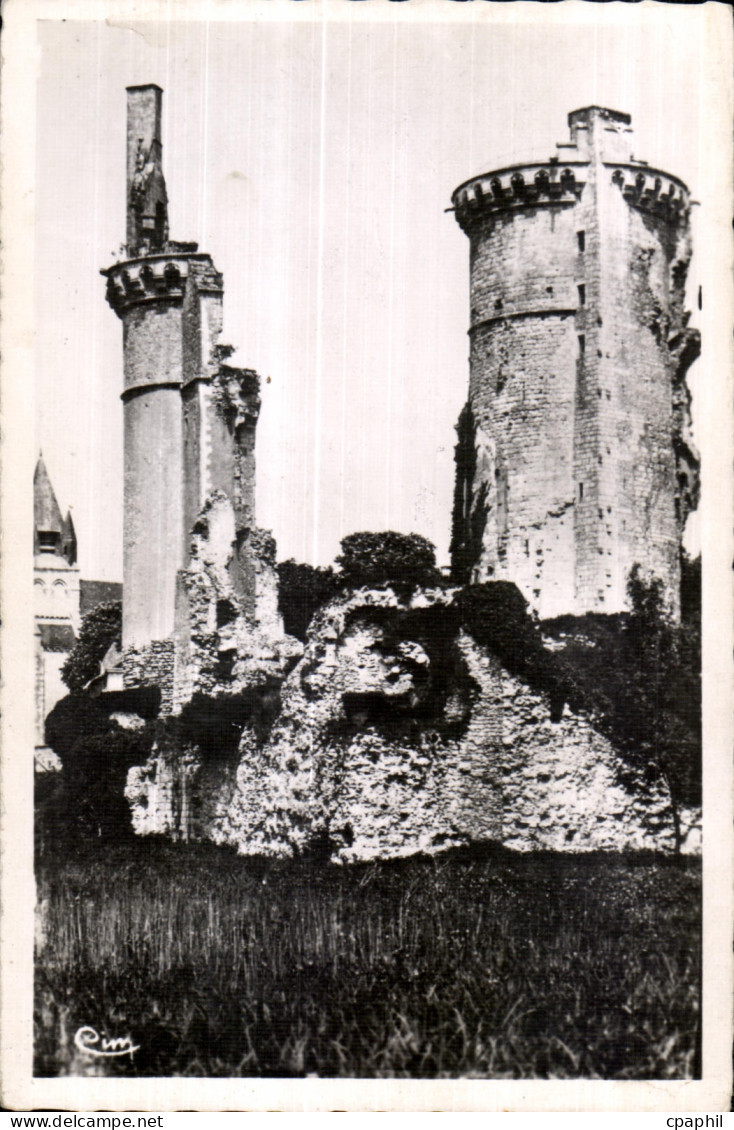 CPA Mehun sur Yevre (Cher) Ruines du Chateau Charles