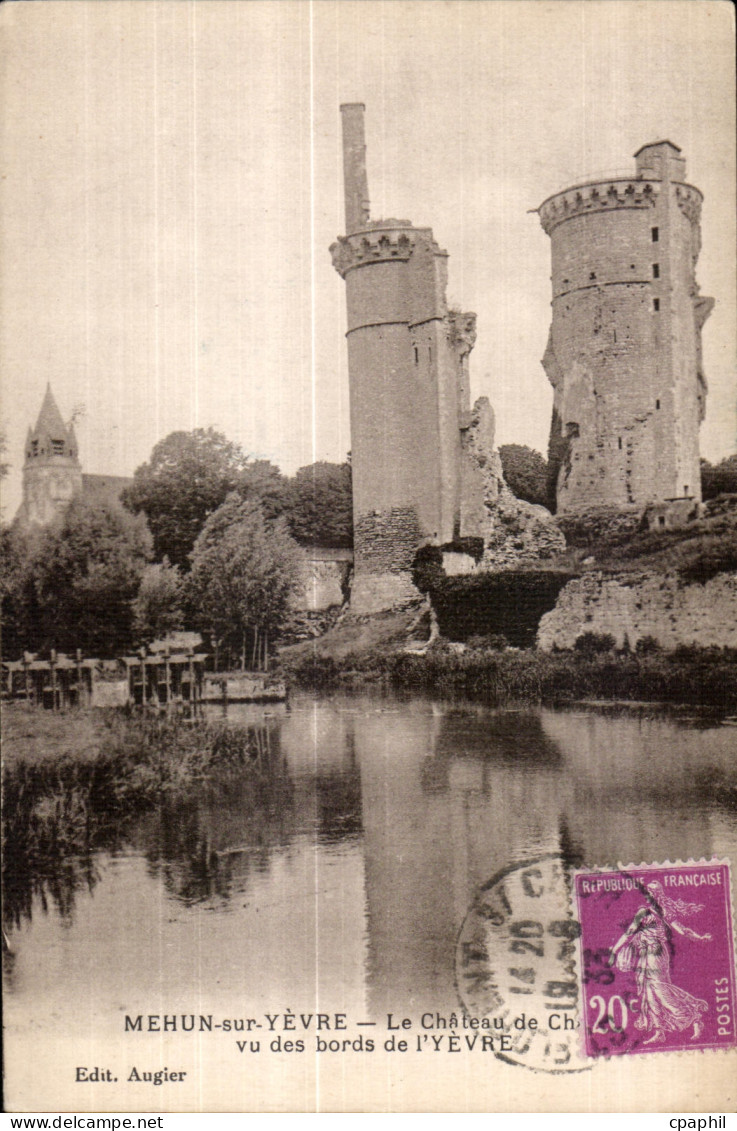 CPA Mehun sur Yevre Le Chateau de Charles vu des bords de I Yevre