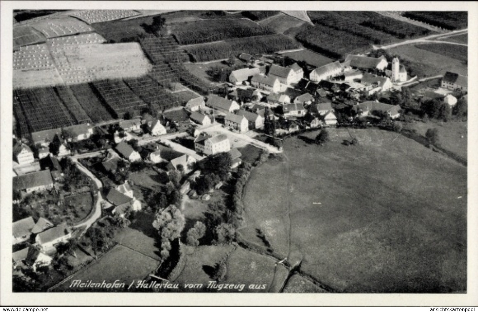 CPA Meilenhofen Mainburg in der Hallertau Niederbayern, Luftaufnahme von Landschaft, Häuser, Feld