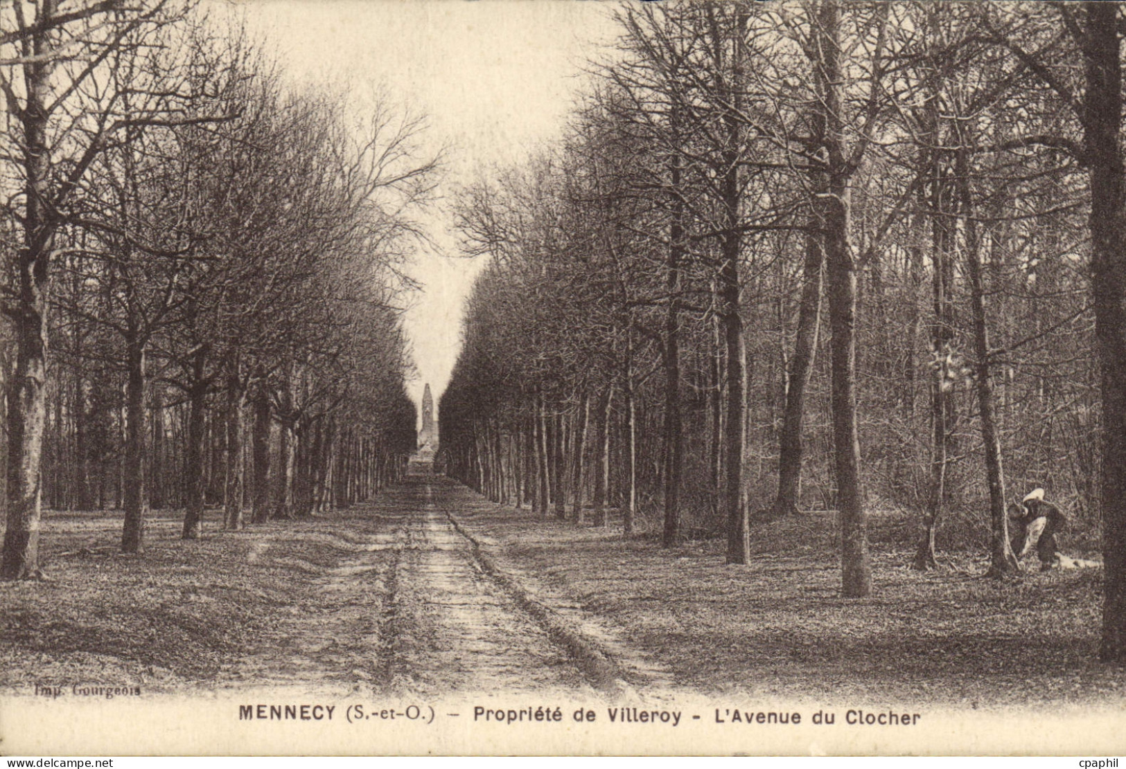 CPA Mennecy S et O Propriete de Villeroy l'Avenue du Clocher