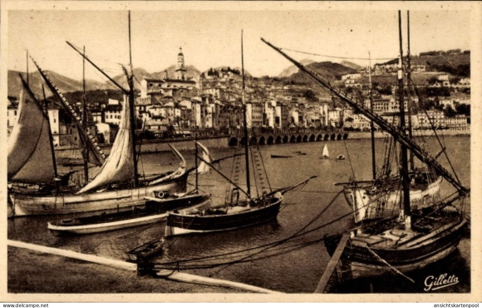 CPA Menton Alpes Maritimes, Hafenansicht, Boote, Stadtansicht, Gillette