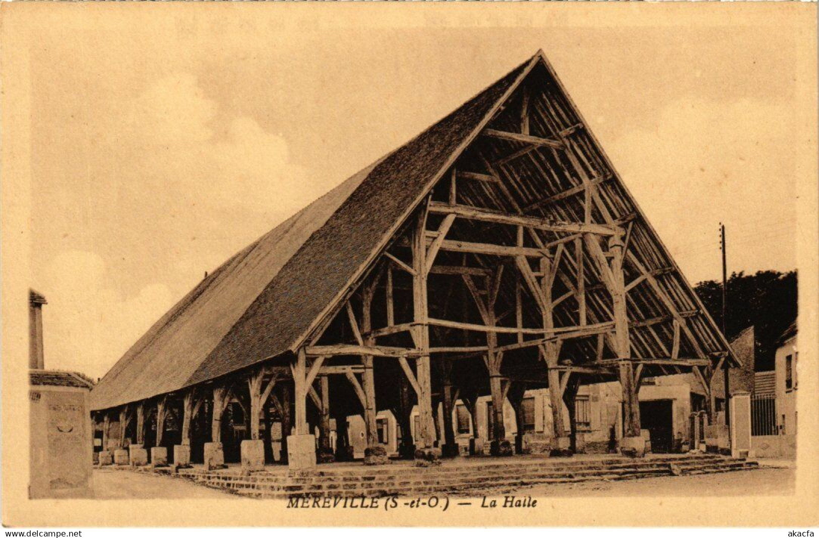 CPA MEREVILLE La Halle (1354924)