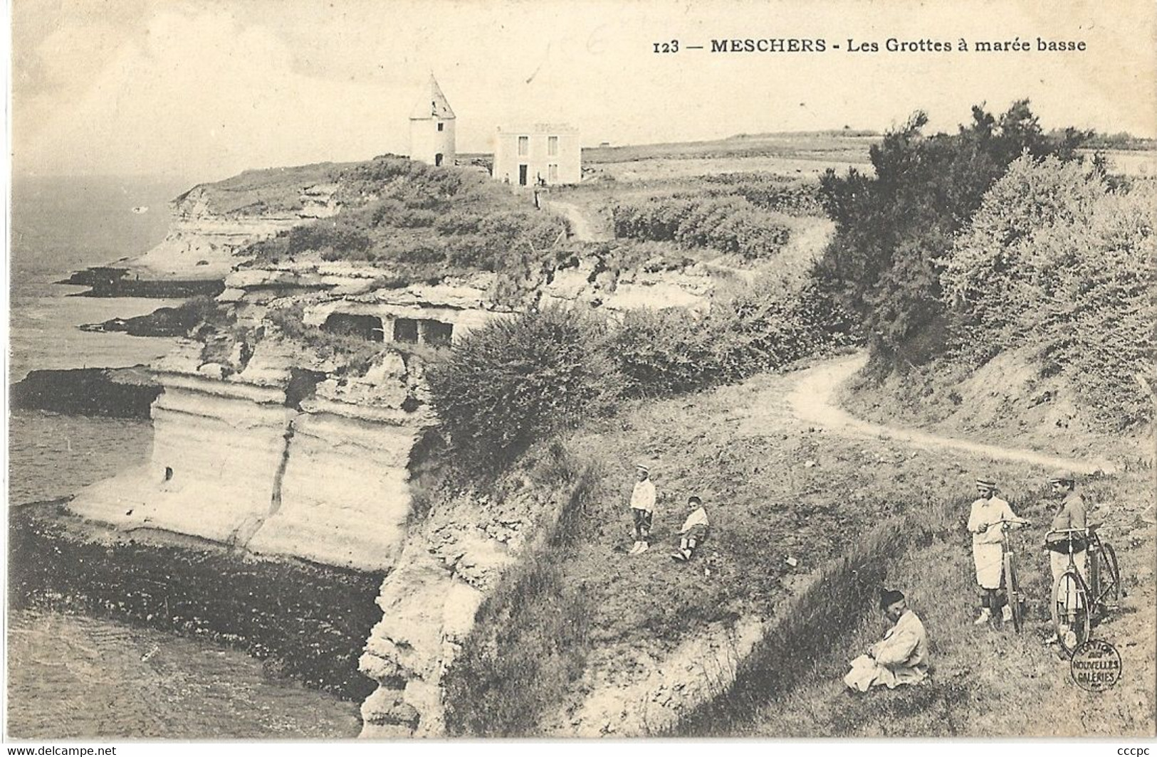 CPA Meschers Les Grottes à marée basse