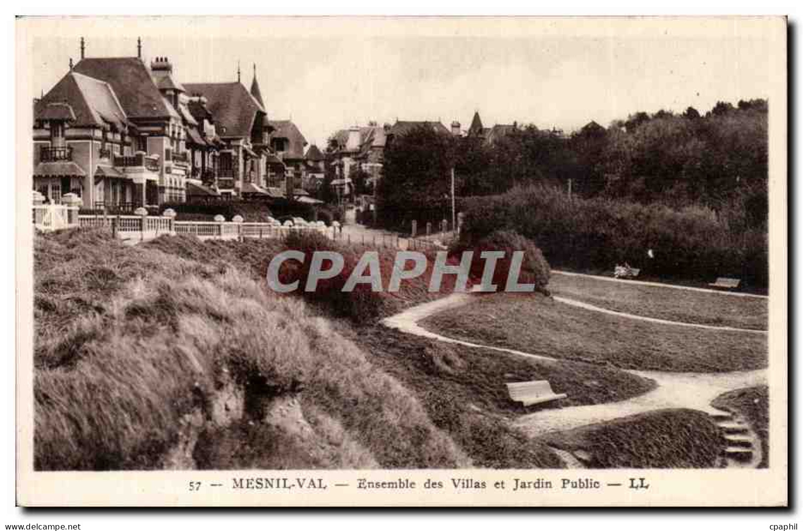 CPA Mesnil Val Ensemble des villas et jardin public