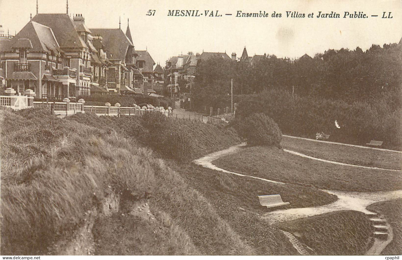 CPA Mesnil-Val  -  Ensemble des Villas et Jardin Public
