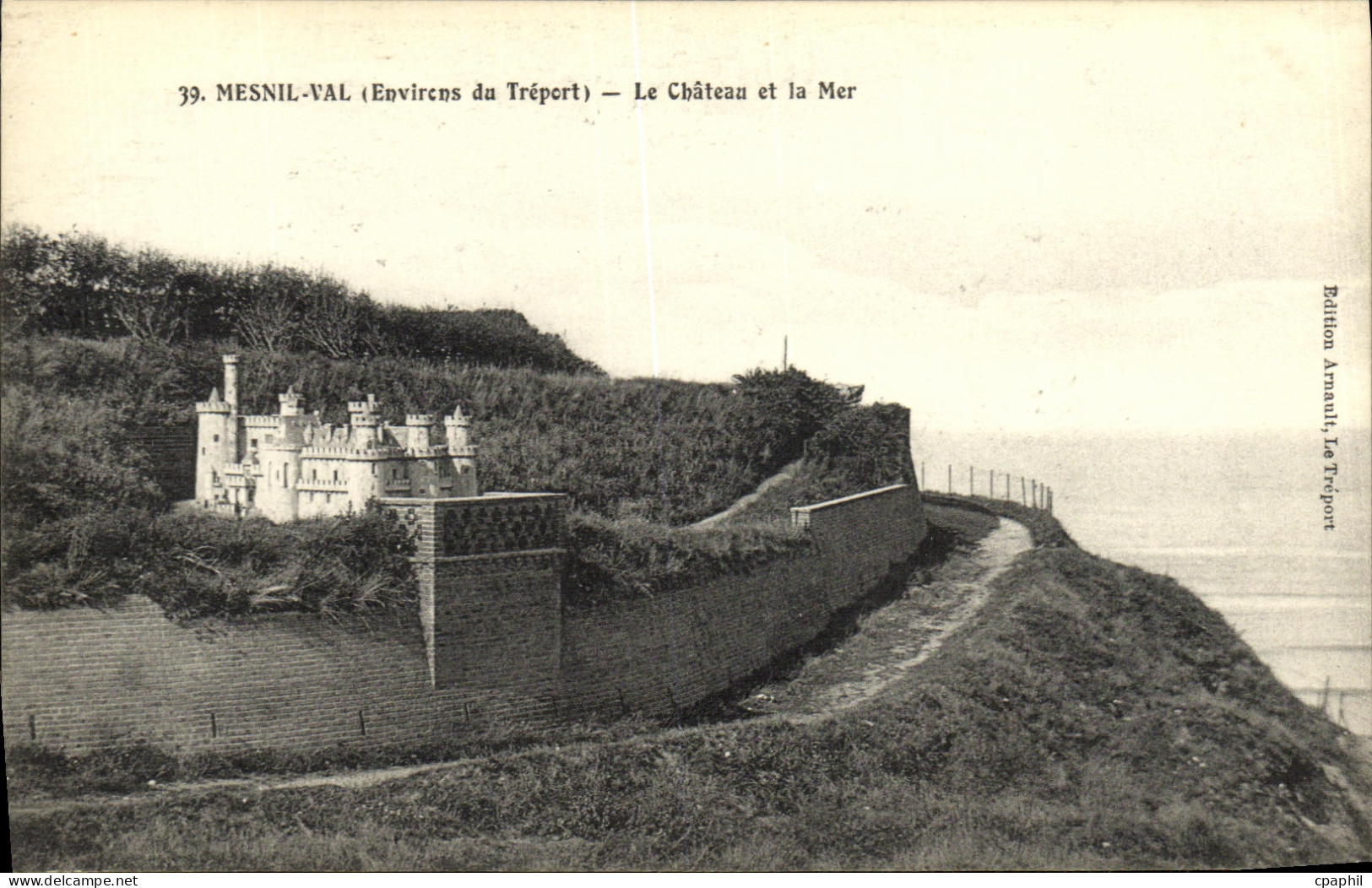 CPA Mesnil Val Le Chateau et la Mer