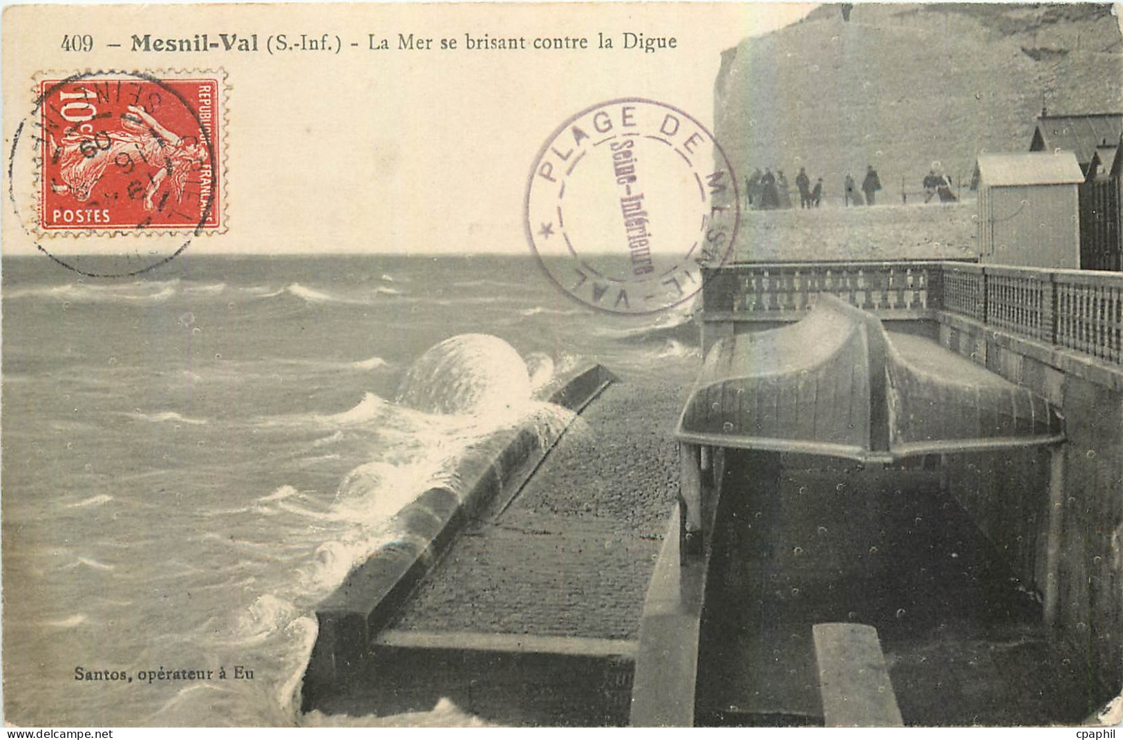 CPA Mesnil Val S Inf La Mer se brisant contre la Digue