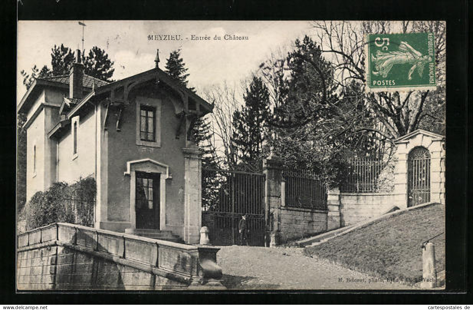 CPA Meyzieu, Entrèe du Chateau