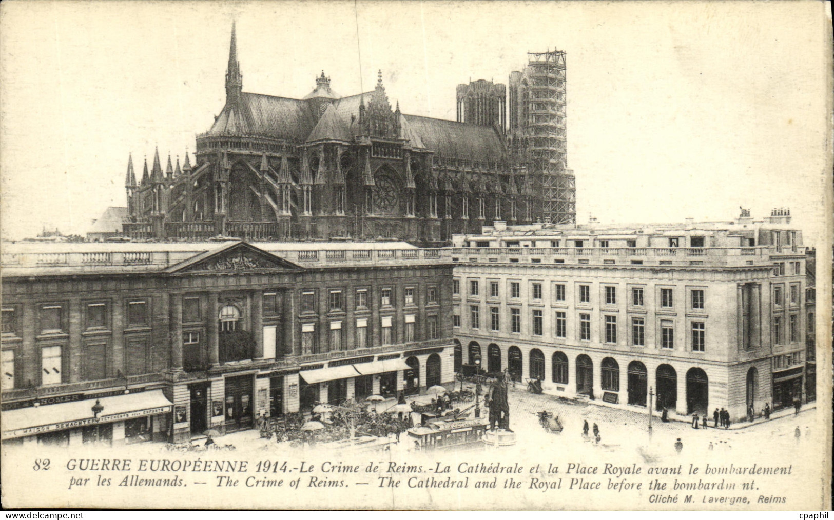 CPA Militaria Le Crime de Reims La cathedrale et la place de Reims