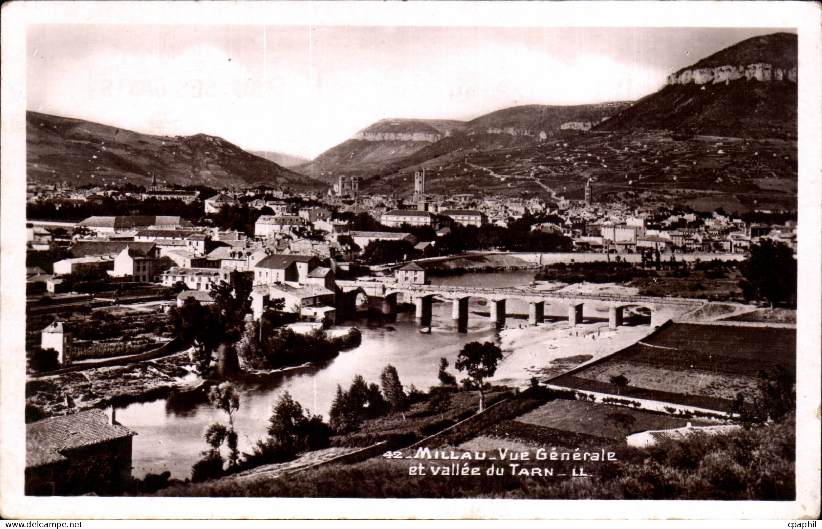 CPA Millau Vue generale et vallee du Tarn