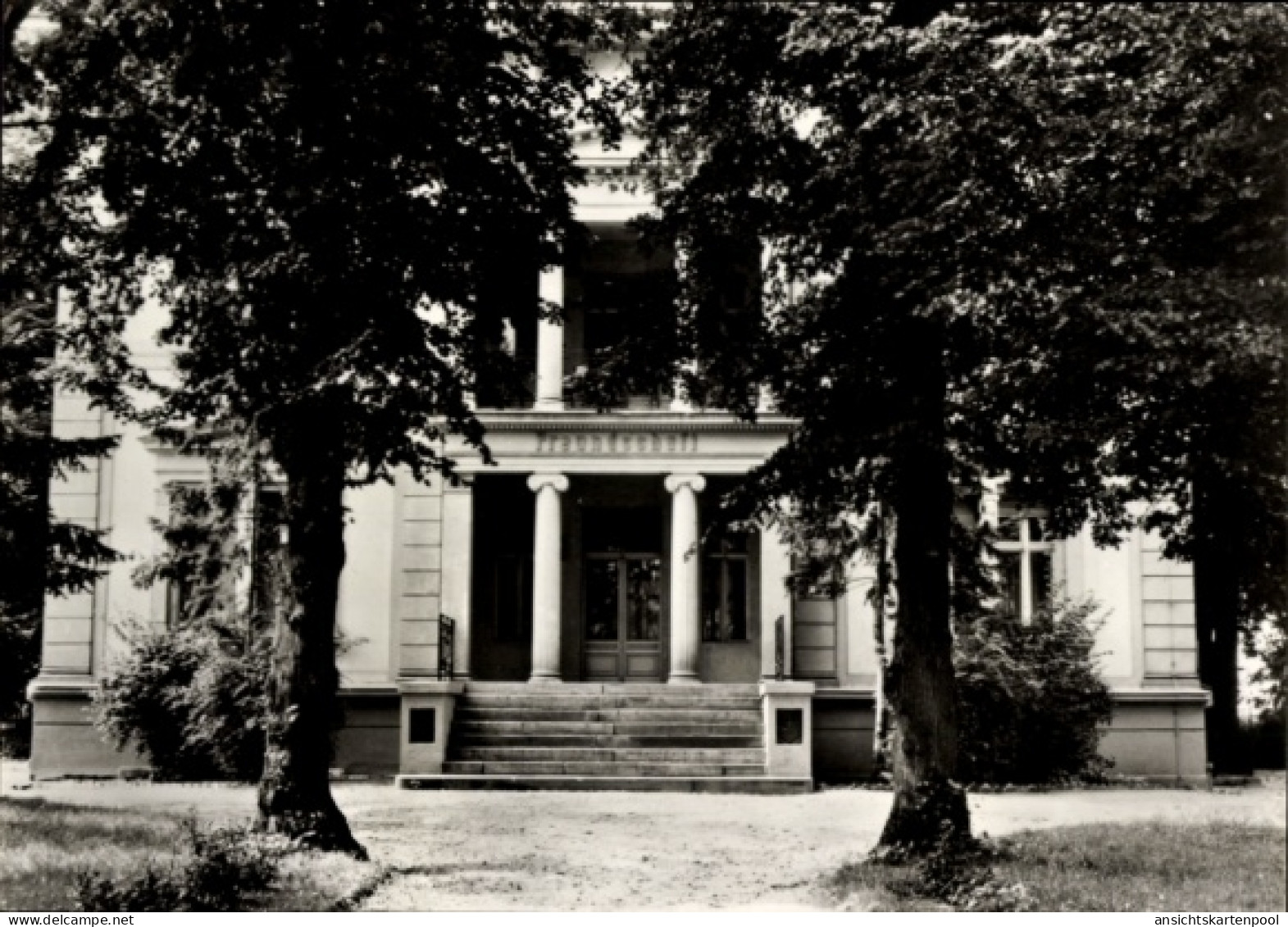 CPA Milow im Havelland, Jugendklubhaus Freundschaft, Gebäude, Bäume, Treppe