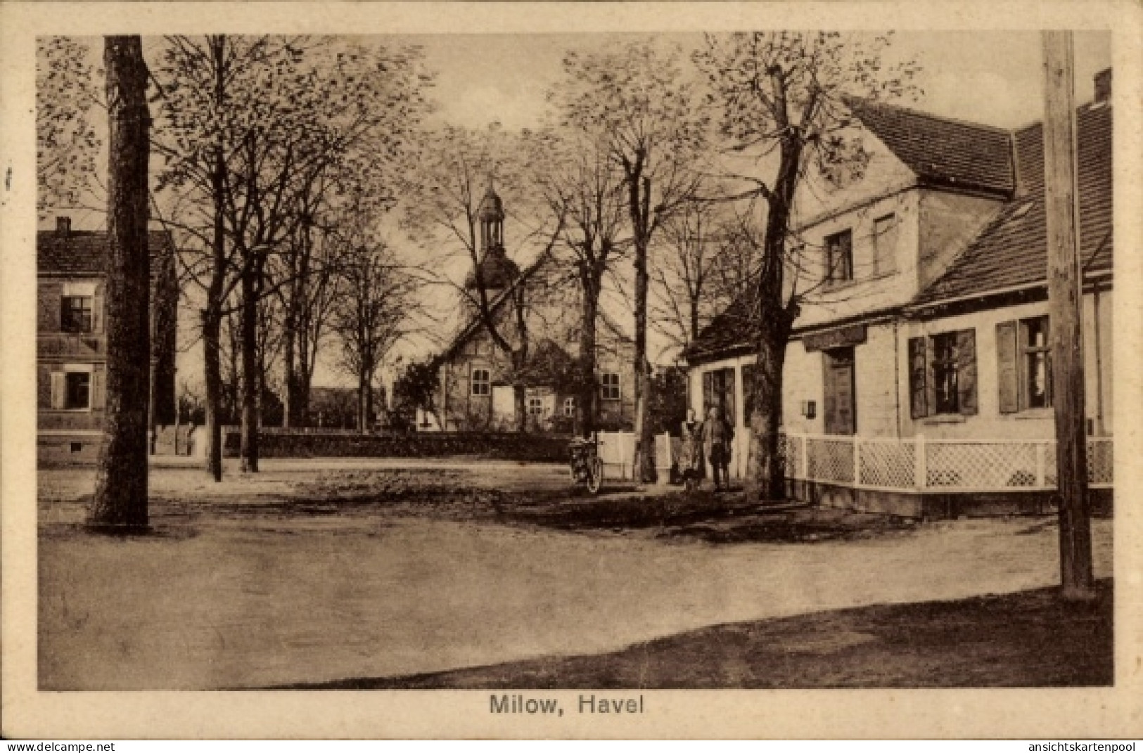 CPA Milow im Havelland, Straßenpartie, Wohnhaus, Anwohner