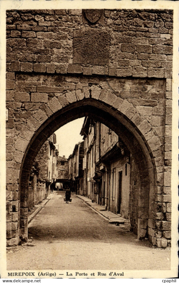 CPA Mirepoix Ariege La Porte et Rue d'Aval