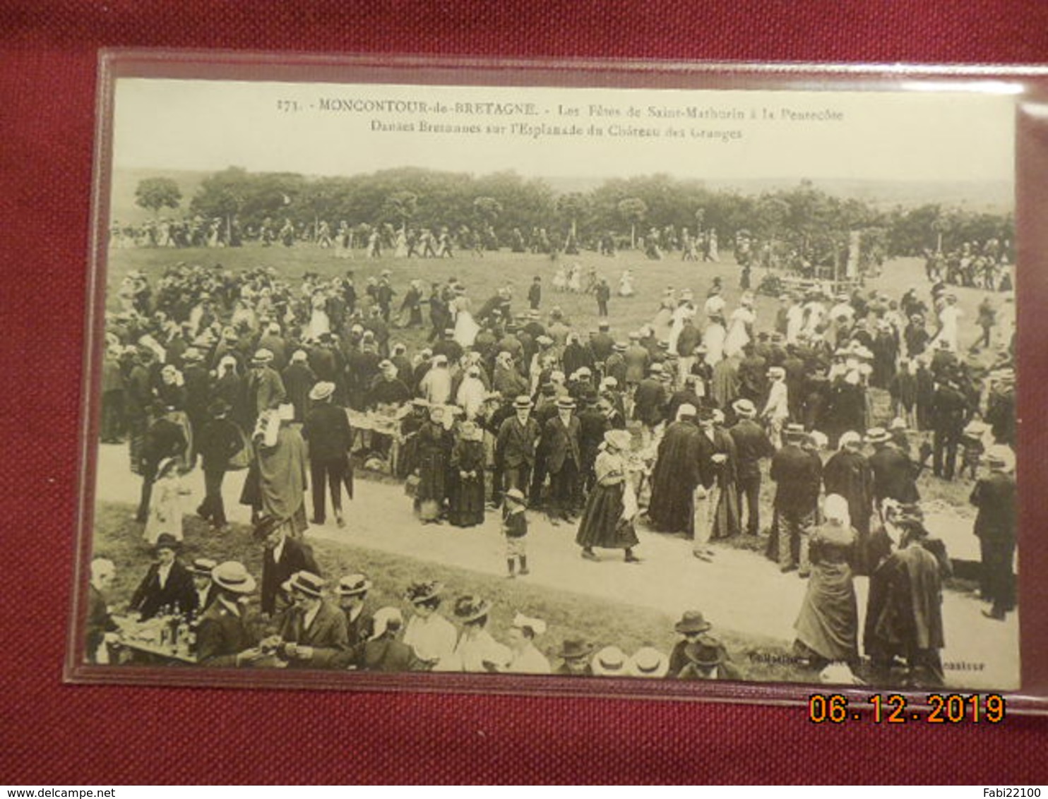 CPA - Moncontour-de-Bretagne - Les Fêtes de St-Mathurin à la Pentecôte - Danses devant le Châreau des Granges