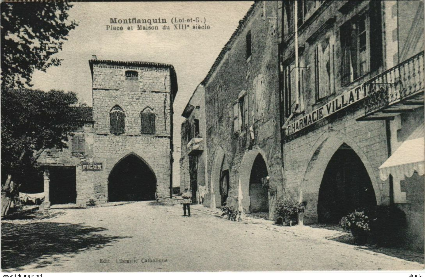 CPA Monflanquin Place et Maison FRANCE (1171822)