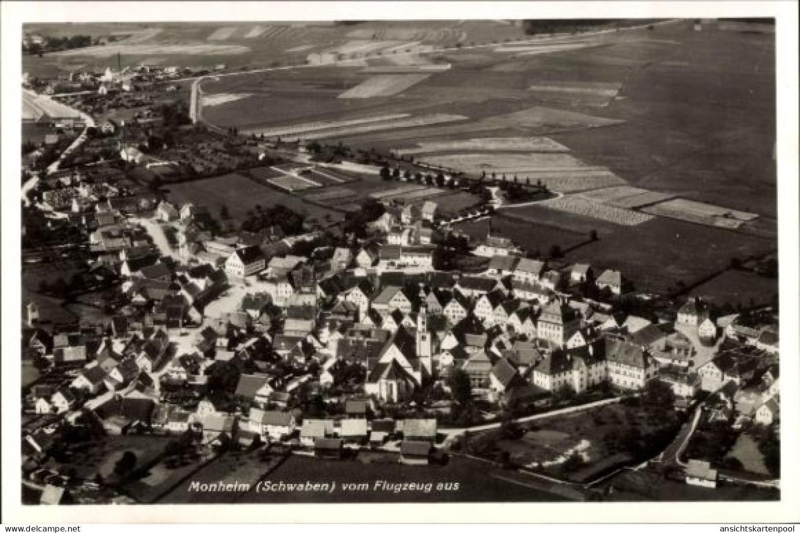 CPA Monheim in Schwaben, Luftaufnahme von Monheim, Schwaben, Gebäude, Felder