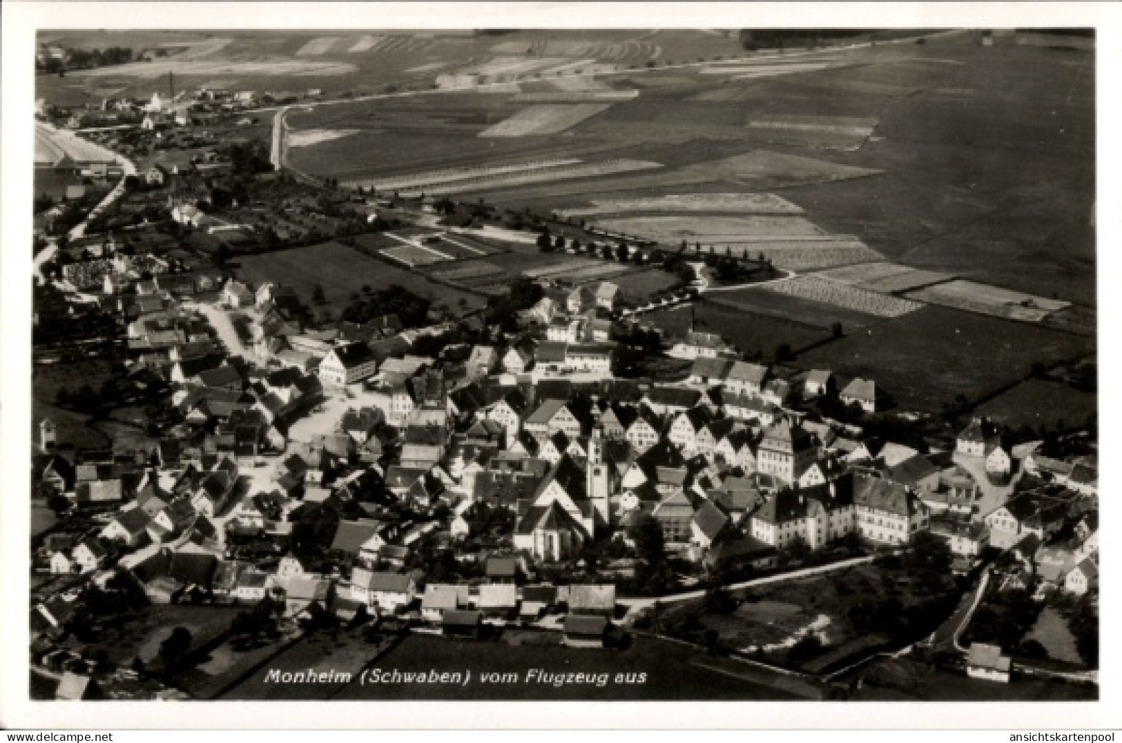 CPA Monheim in Schwaben, Luftaufnahme von Monheim, Schwaben, Gebäude, Felder