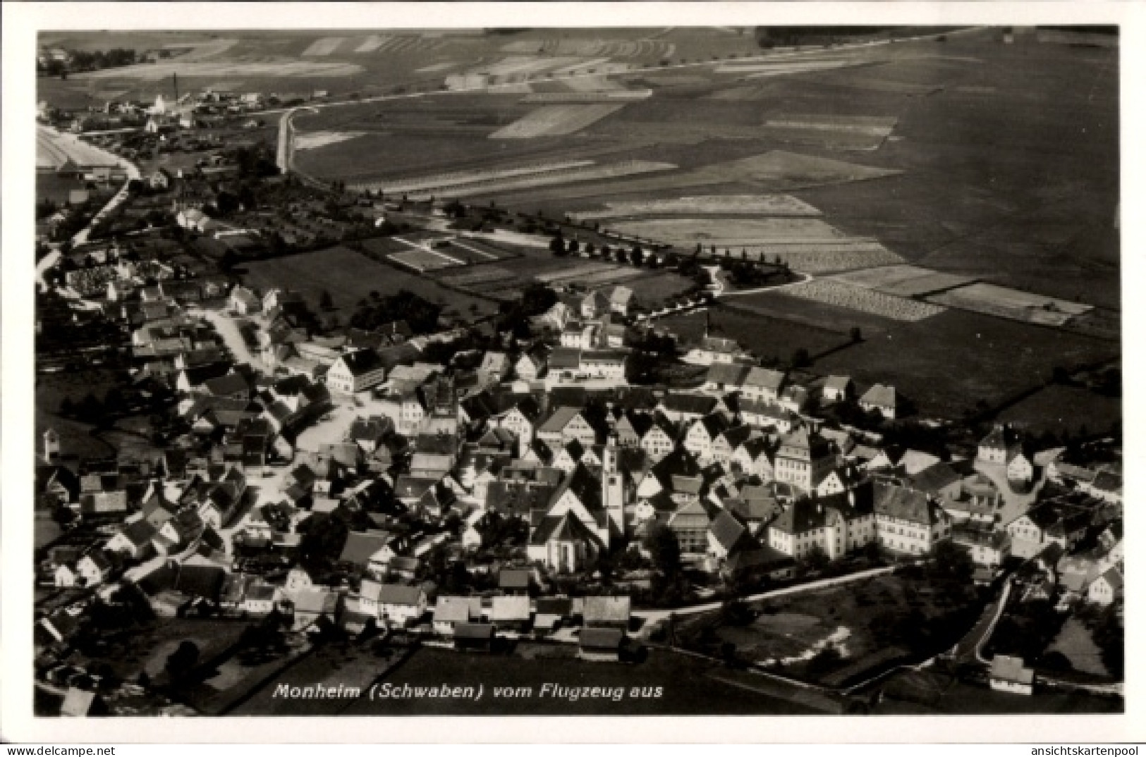 CPA Monheim in Schwaben, Luftaufnahme von Monheim, Schwaben, Häuser, Felder, 1942