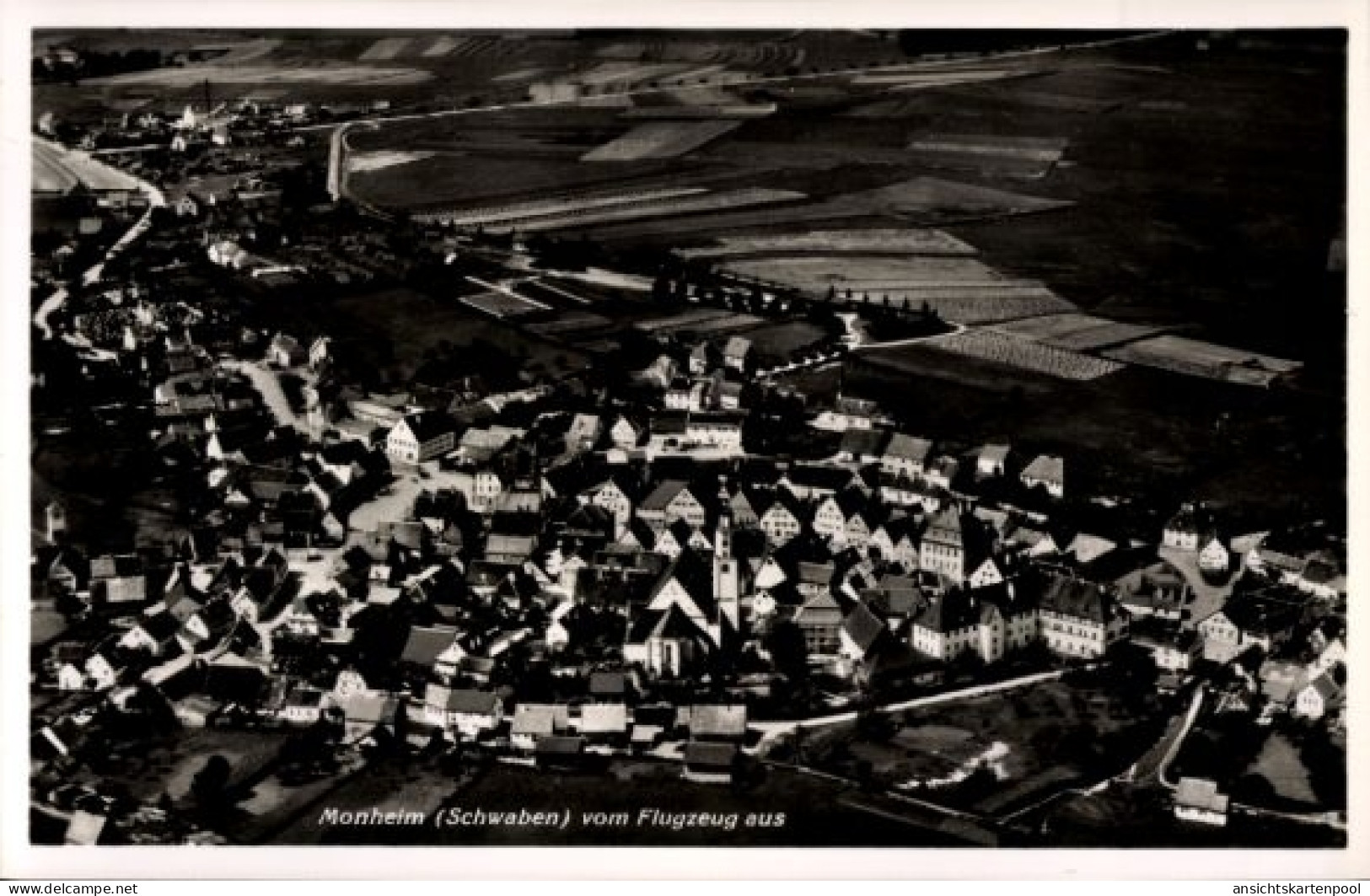 CPA Monheim in Schwaben, Luftaufnahme von Monheim, Schwaben, Häuser, Kirchen, Felder