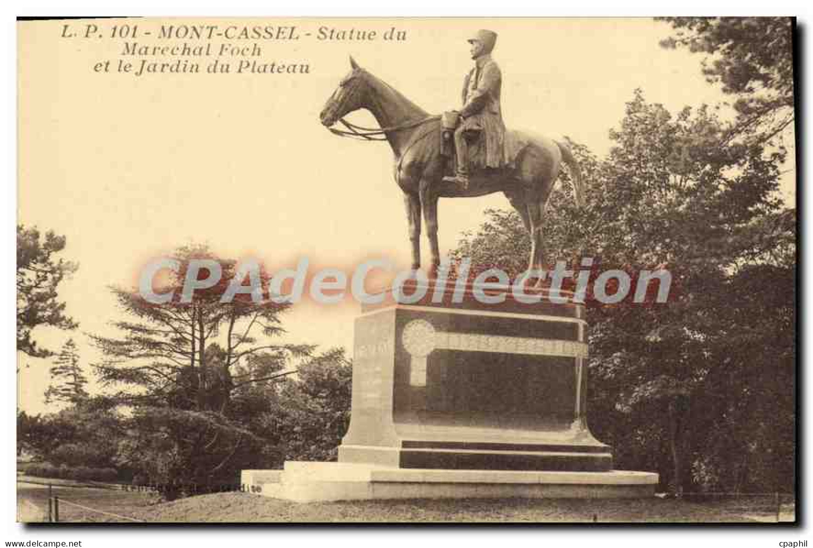 CPA Mont Cassel Statue Du Marechal Foch
