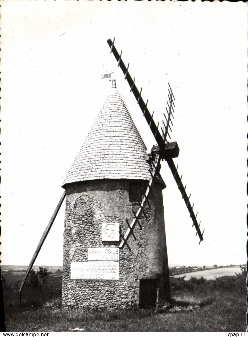 CPA Mont des alouettes Les Herbiers Memorial Jean Yole Moulin