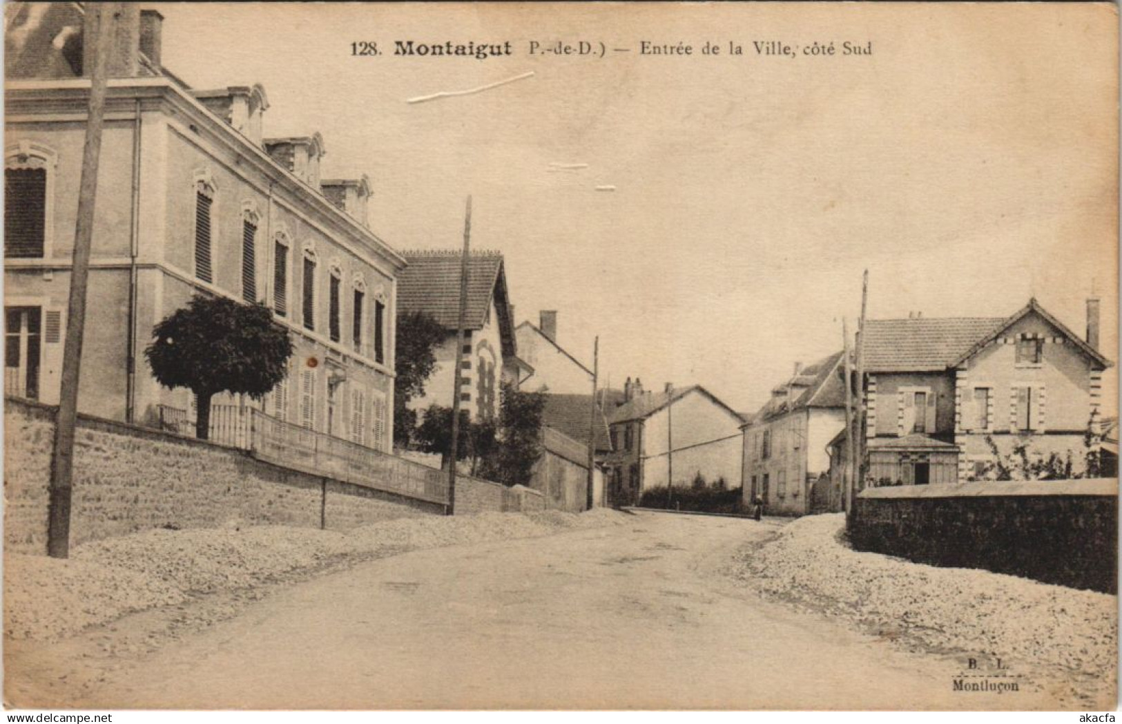 CPA MONTAIGUT Entree de la Ville - Cote Sud (1255776)