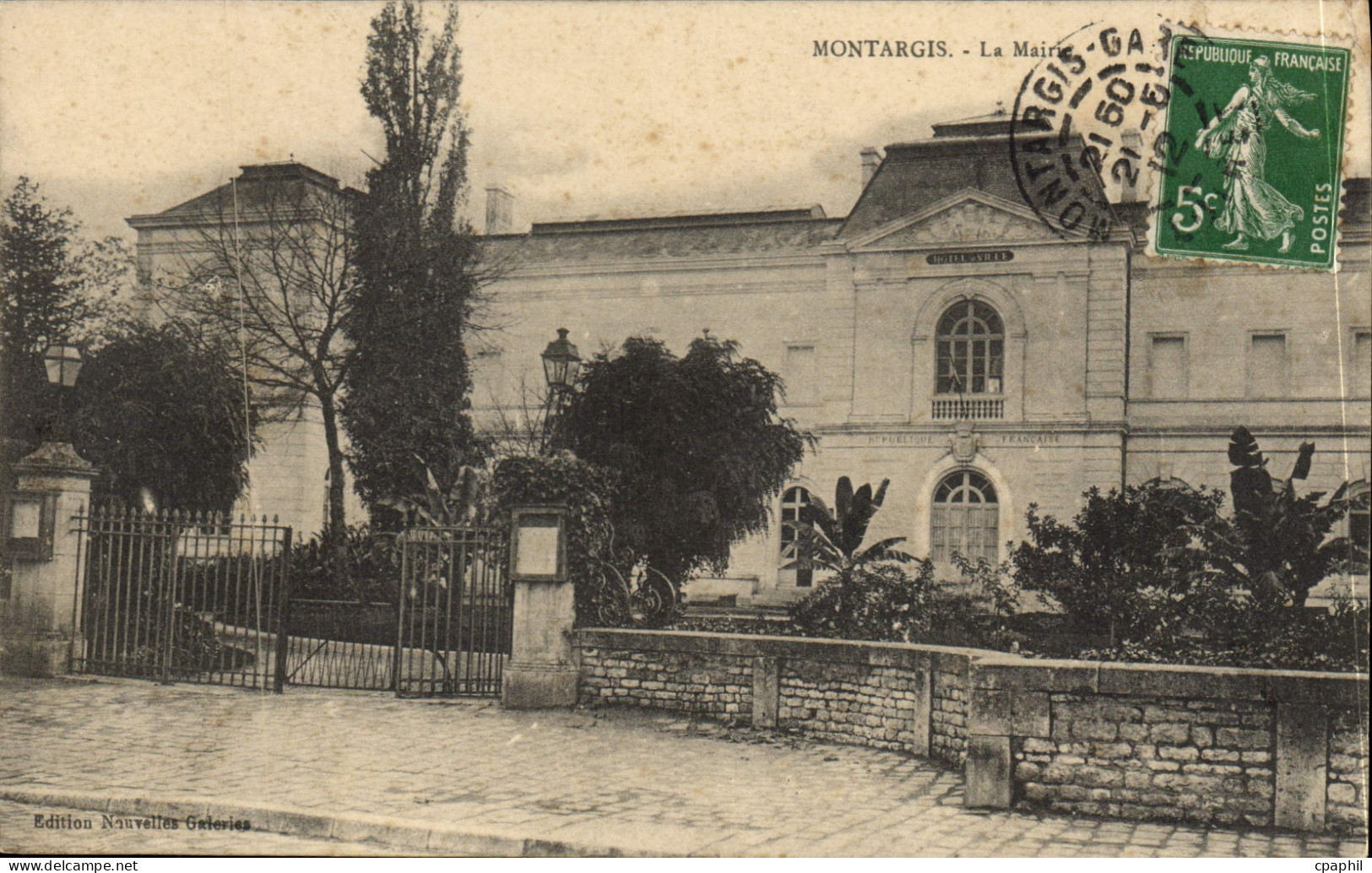 CPA Montargis Le Mairie