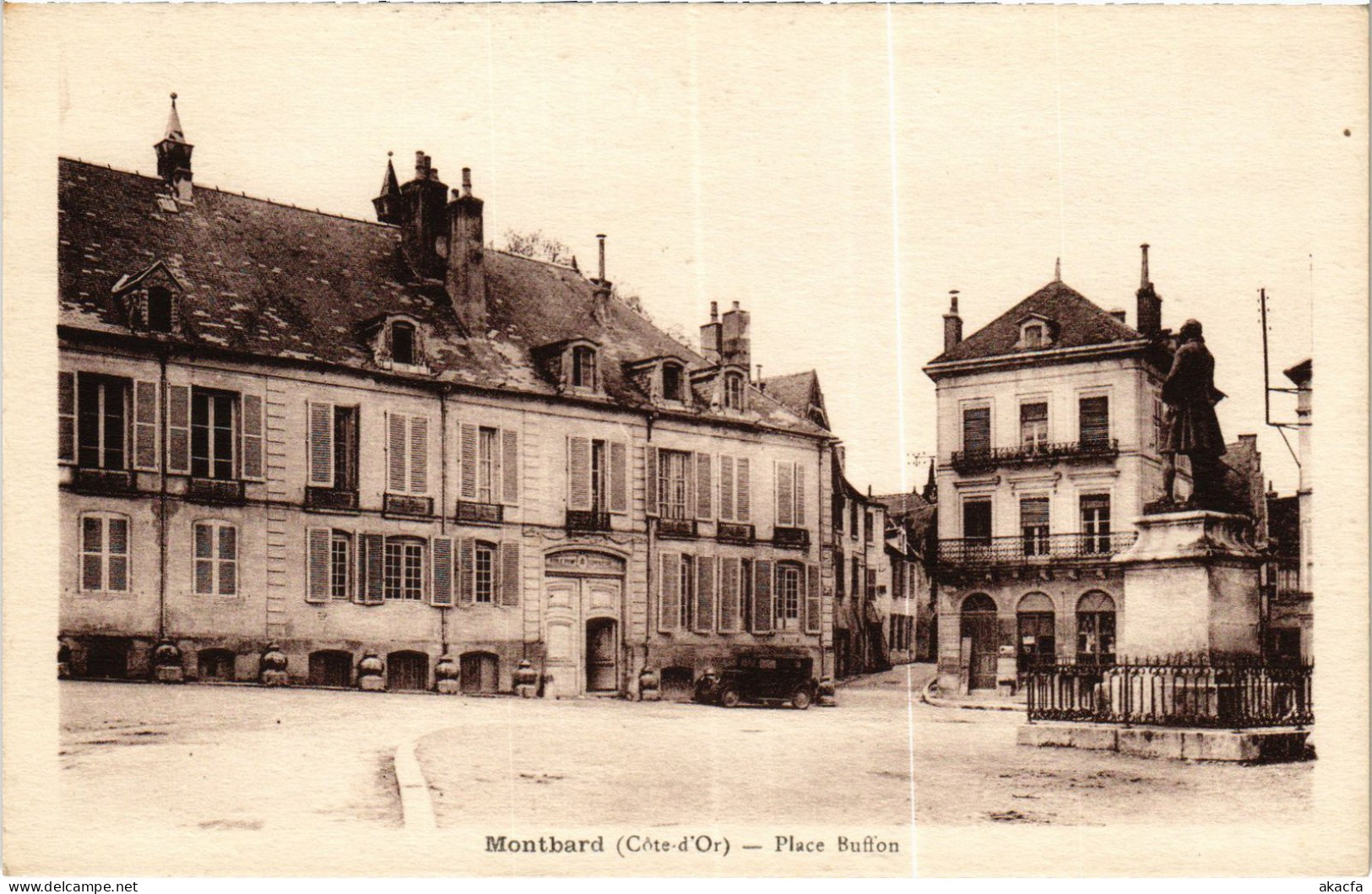 CPA Montbard Place Buffon FRANCE (1374639)
