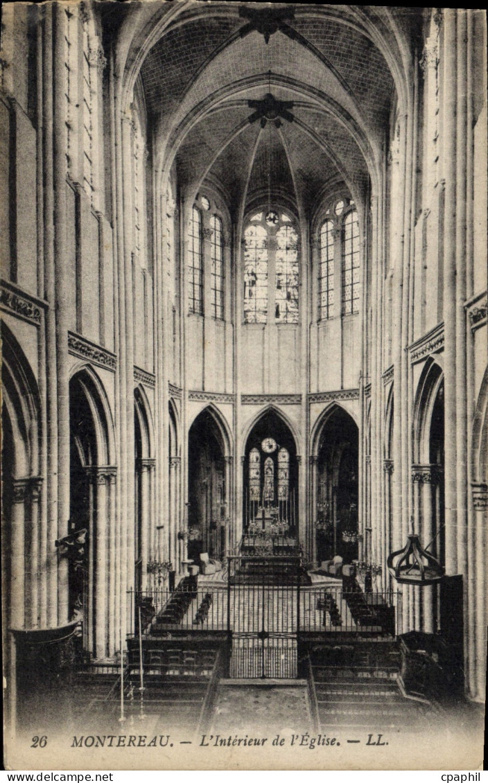 CPA Montereau L'interieur de l'Eglise