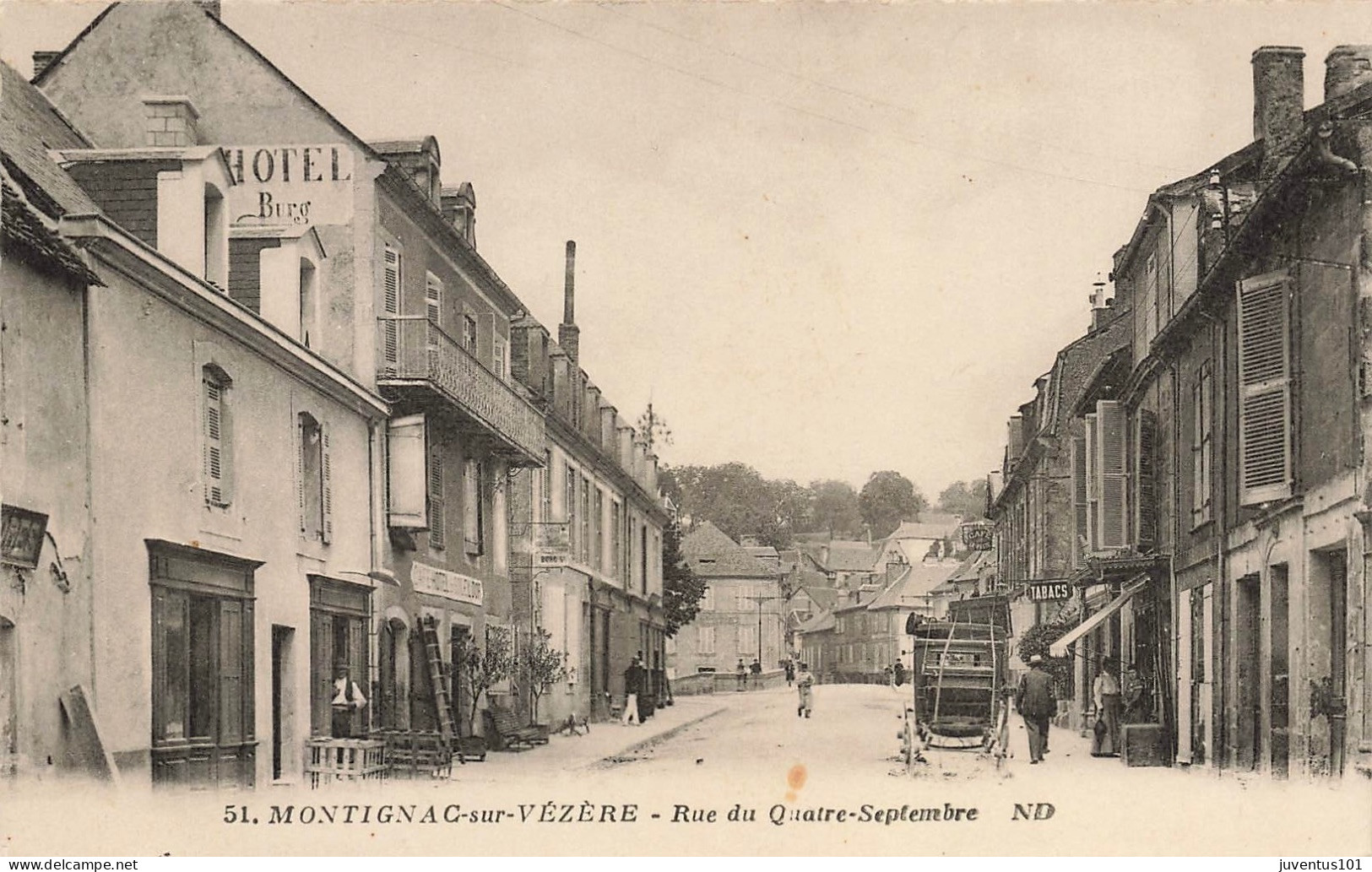CPA Montignac sur Vézère - Rue du quatre septembre-51  L2925